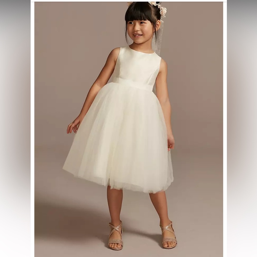 David’s Bridal FLOWER GIRL DRESS WITH TULLE AND RIBBON waist white Size 14 kids